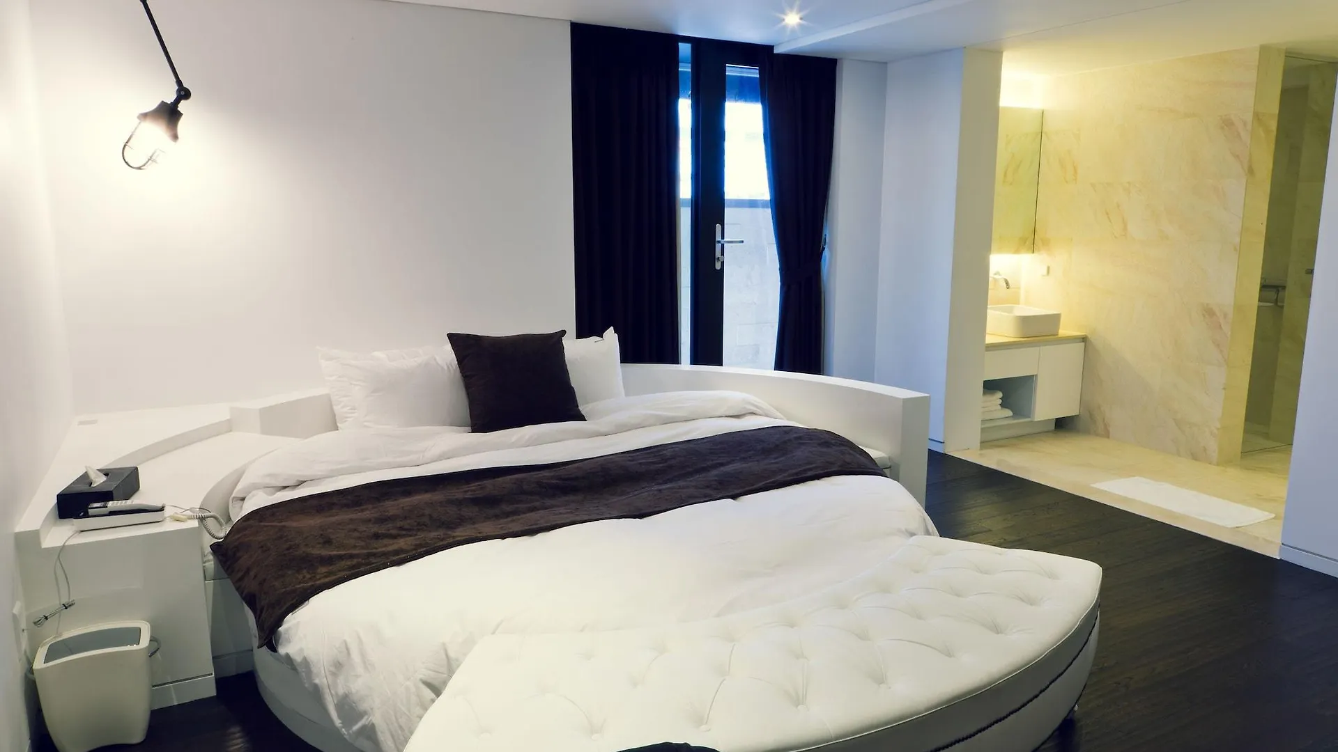 Busan Amare Hotel 2*,