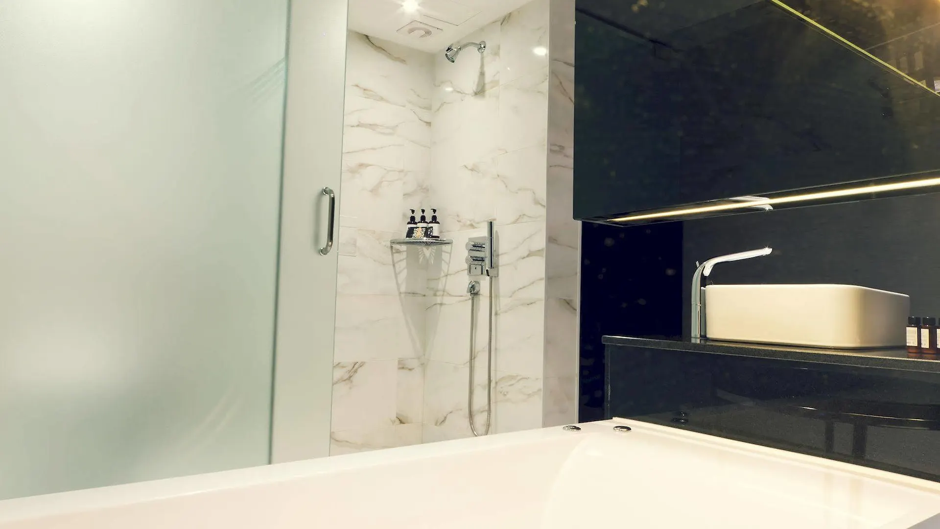 Busan Amare Hotel 2*,